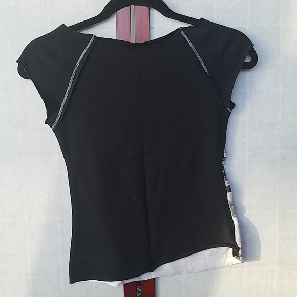 NWOT RARE Walt Disney black/white London tee. S. - Picture 2 of 3